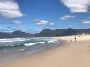 Nature Escape close to Cape Town. Lagoon, beach, freedom...